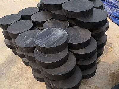 南康区板式橡胶支座由若干层橡胶片与薄钢板经加压硫化